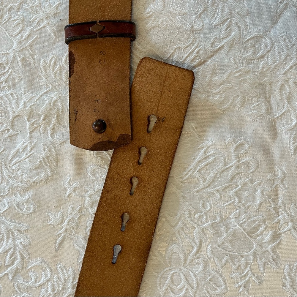 Vintage 70s leather belt with great hardware. Unmarked Etienne Aigner? - Picture 13 of 16